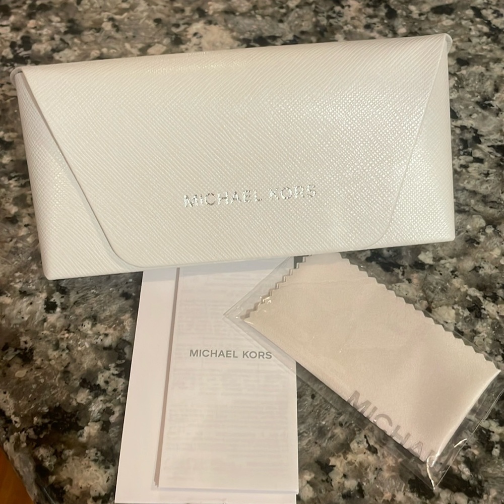 Michael Kors glass case with cleaning cloth, new, unused